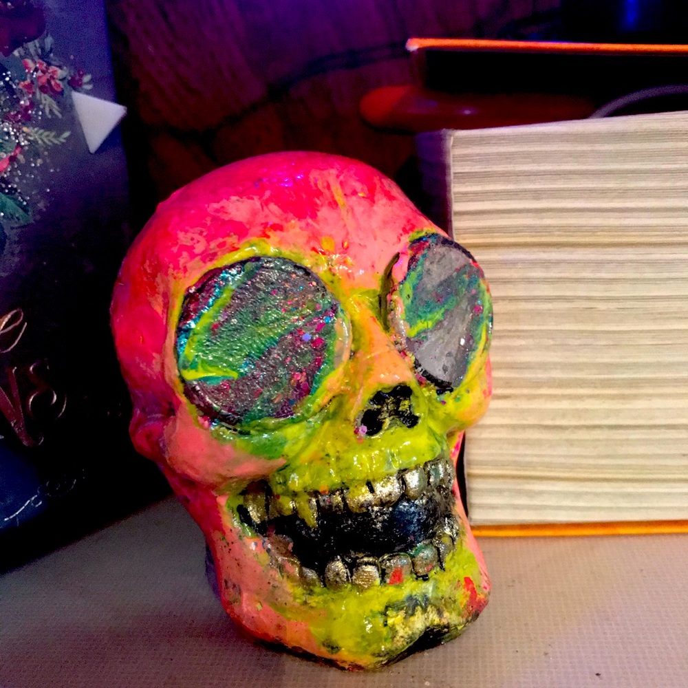 Solar light skull hand painted ceramic
